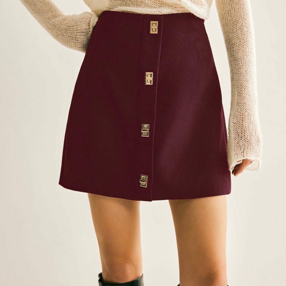 Metal-Decor Zipper Mini Skirt in Burgundy